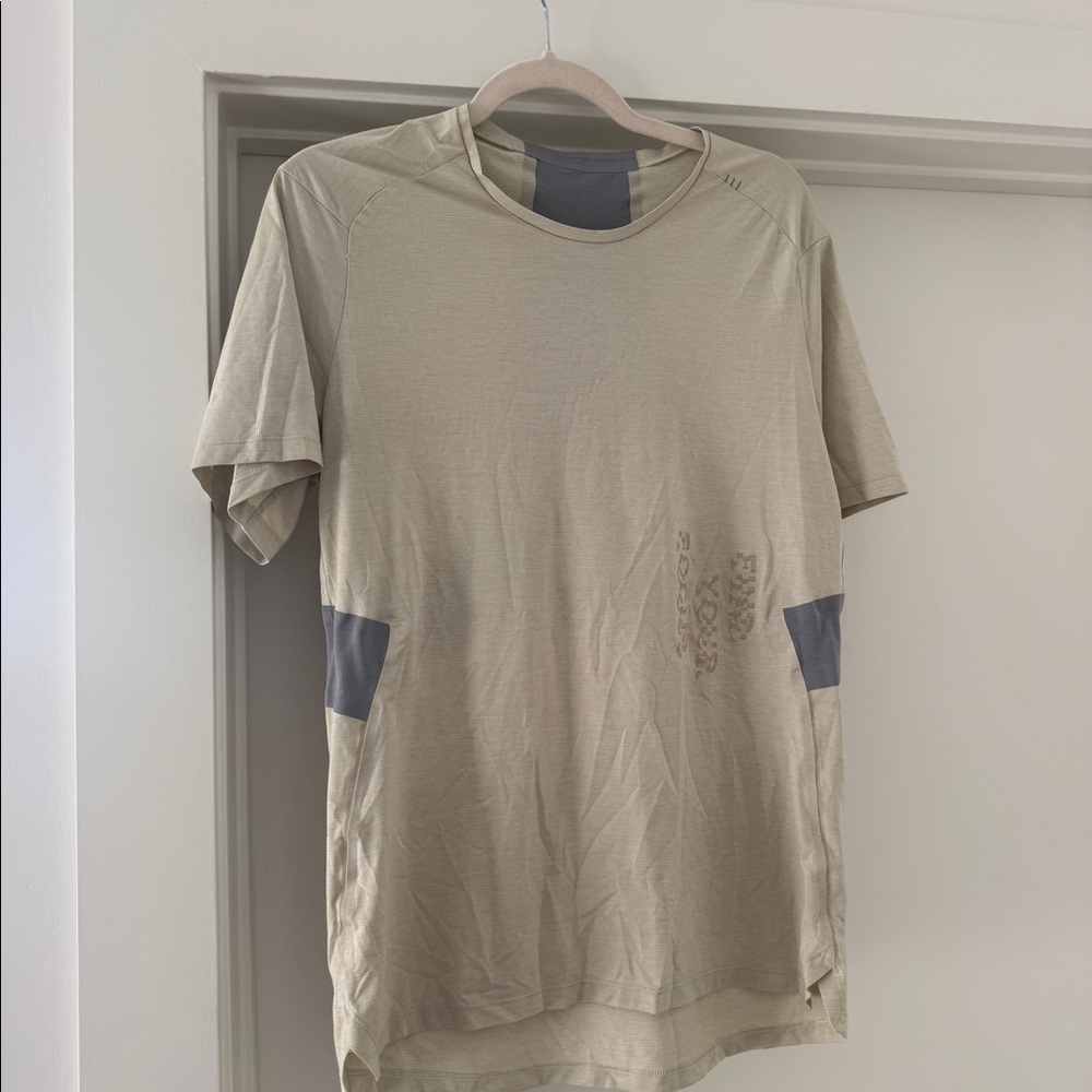 Lululemon men’s workout tee
